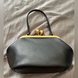 Coach Black Kisslock 16